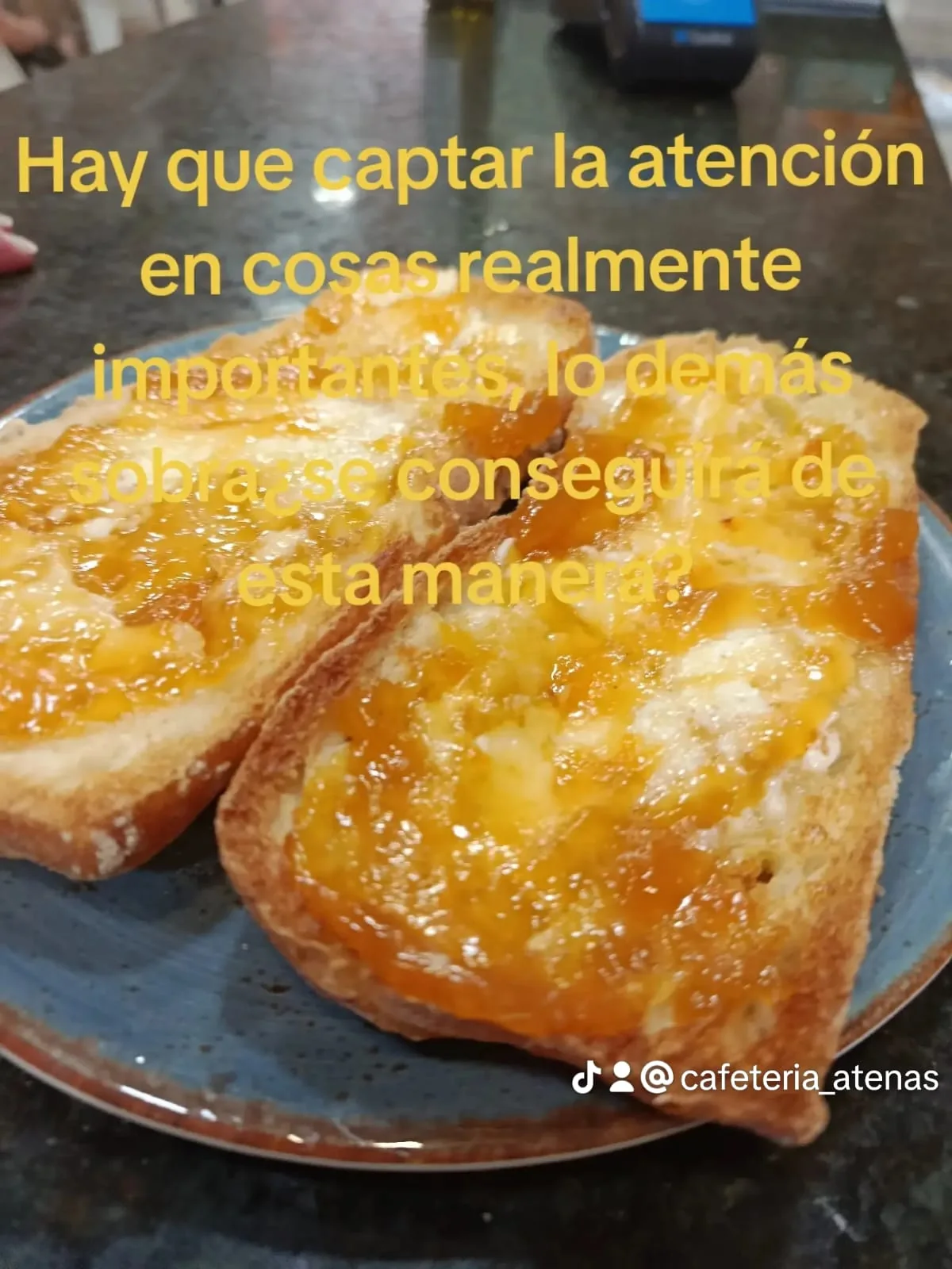 Tostadas con mantequilla y mermelada